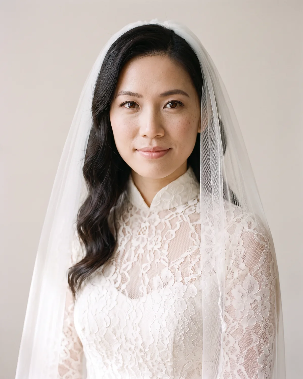 Chân dung cô dâu với voan ren