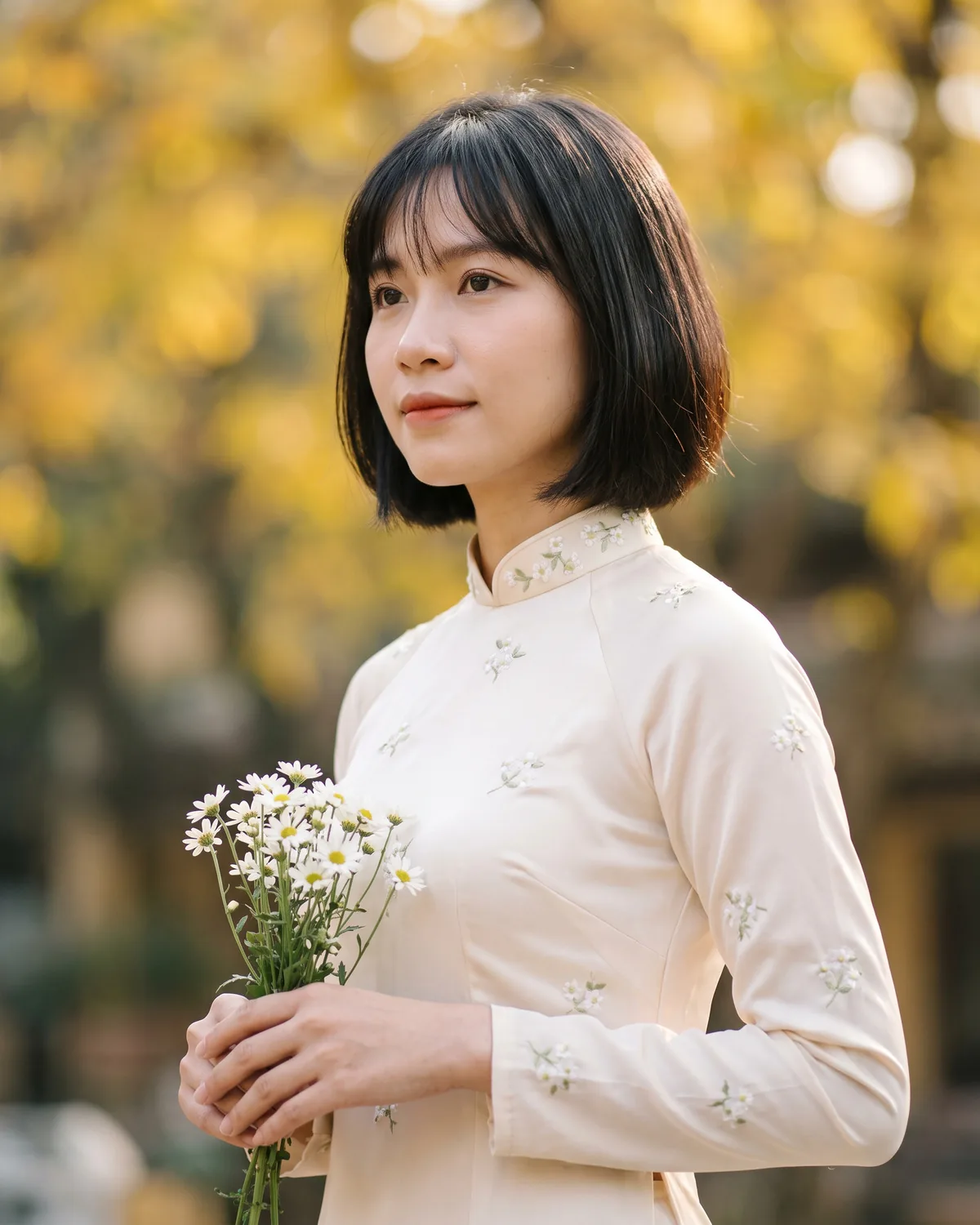 Chân dung cô dâu Hoài Thu